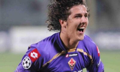 Stevan Jovetic esulta con la maglia della Fiorentina