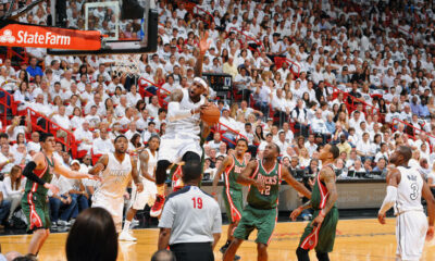 LeBron James scatenato nella notte Nba.