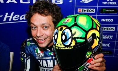 Valentino Rossi nei box della Yamaha