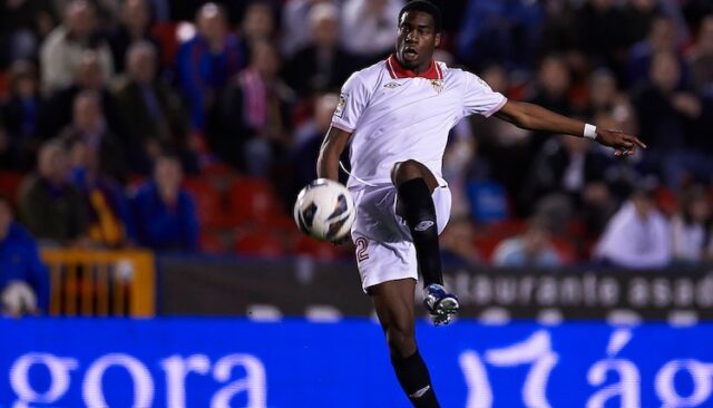 Kondogbia con la maglia del SIviglia