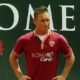 Francesco Totti con la divisa 2013-2014 della Roma