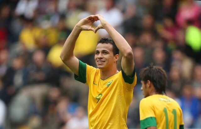 Leandro Damiao con la maglia del Brasile