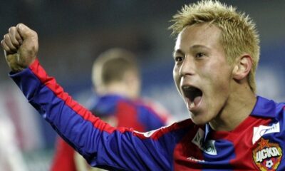 Keisuke Honda esulta dopo un gol