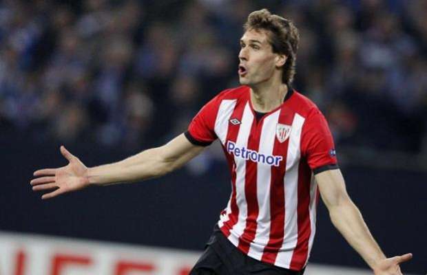 Fernando Llorente con la maglia dell'Atletico Madrid