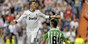 Musut Ozil in goal in Real Madrid- Betis Siviglia dello scorso anno.