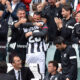 Simone Pepe che abbraccia Arturo Vidal dopo un gol