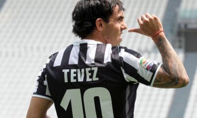 Carlos Tevez con la maglia della Juventus