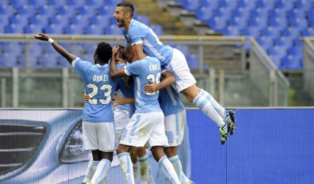 La Lazio festeggia dopo un gol