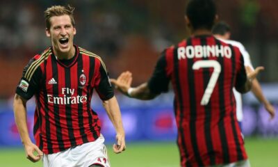 Birsa va ad abbracciare Robinho, autore dell'assist