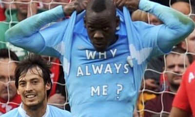 Balotelli del Milan con la celebre maglietta "Why Always Me?" indossata ai tempi del City