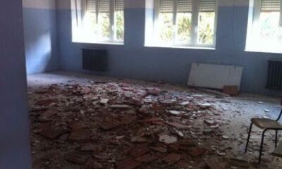 L'aula della scuola cagliaritana ricoperta dai detriti