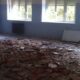 L'aula della scuola cagliaritana ricoperta dai detriti