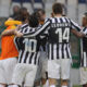 I giocatori della Juventus esultano dopo un gol