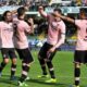 I giocatori del Palermo esultano dopo un gol