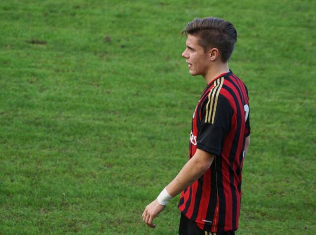 Fabbro con la maglia del Milan
