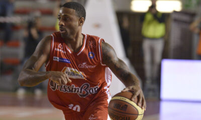 Troy Bell con la maglia di Reggio Emilia