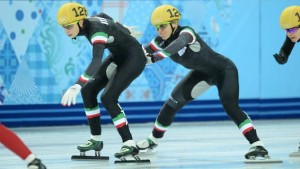 il momento in cui la fontana spinge una delle sue compagne