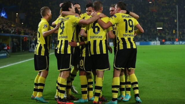Vittoria in rimonta del Dortmund che batte il Wolfsburg grazie a Lewandowski e Reus.