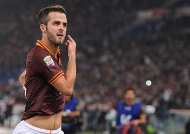 Miralem Pjanic con la maglia della Roma