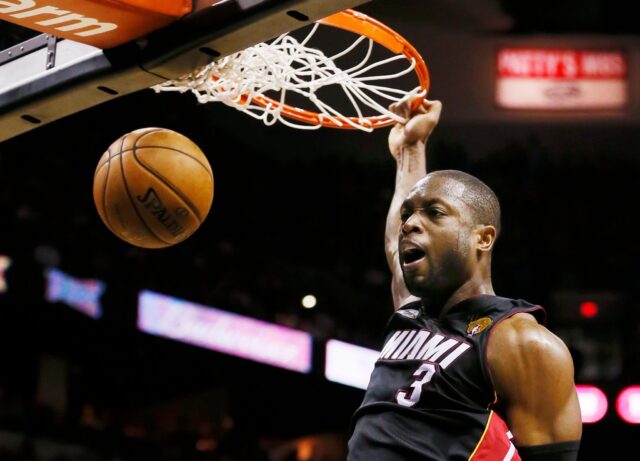 Dwyane Wade, 32 punti che cancellano "King James" al suo ritorno a Miami