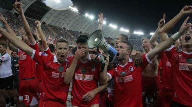 Il Bari pareggia nell'andata della semifinale dei playoff
