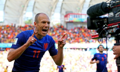 arjen robben celebra il suo gol contro l'australia
