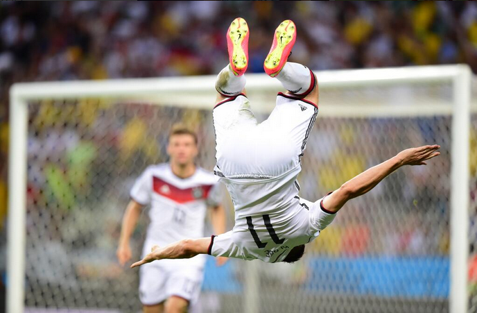 Klose entra nella storia dei Mondiali, con il 15° gol a pari di Ronaldo