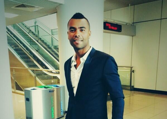 Ashley Cole è sbarcato a Roma per vestire il giallorosso
