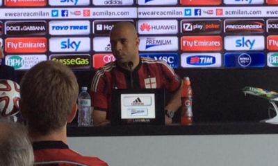 Alex presentato alla stampa come nuovo giocatore del Milan