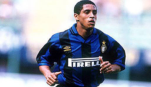 Roberto Carlos con la maglia dell'Inter