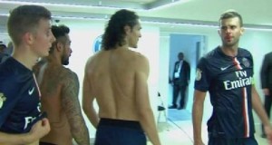 Thiago Motta con il viso insanguinato dopo la probabile testata di Brandao