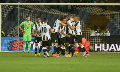 I giocatori dell'Udinese festeggiano la rete di Danilo, che mette ko il Napoli