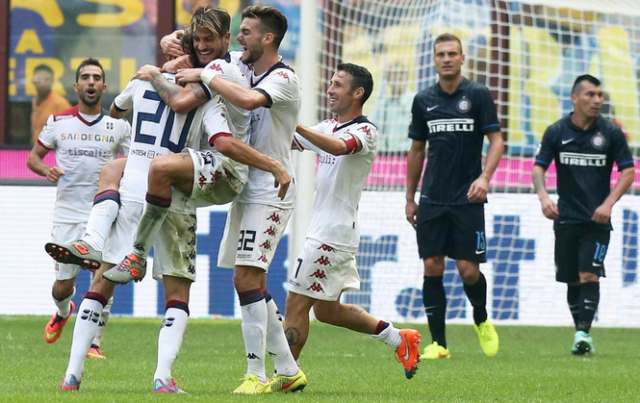 La festa del Cagliari a San Siro nell'incontro finito 4-1 per i sardi