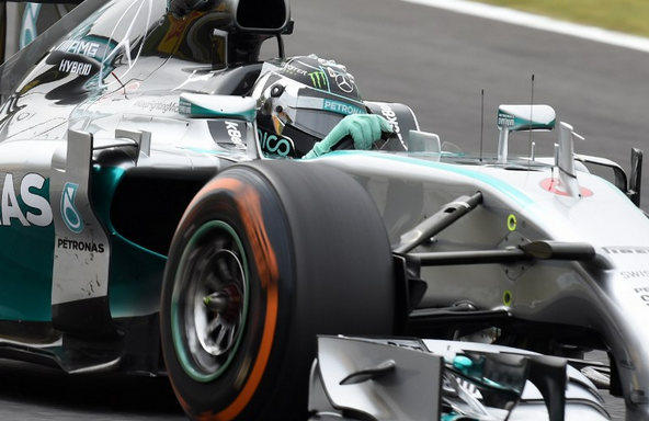 Rosberg batte Hamilton in qualifica: pole a Suzuka
