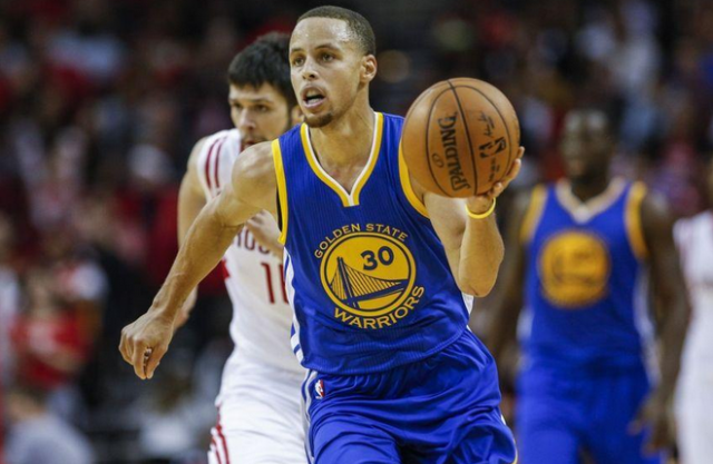 25 punti ed 11 assist per Steph Curry contro i Knicks