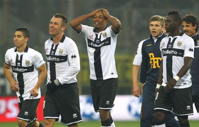 La formazione del Parma incredula dopo il successo 2-0 contro l'Inter