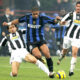Adriano in un'azione con l'Inter, nel derby d'Italia.