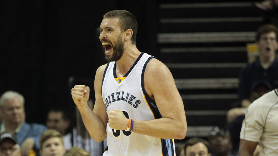 Marc Gasol e i suoi Grizzlies divorano gli Warriors in Gara 3 di Playoff Nba