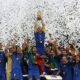 Fabio Cannavaro alza la coppa del Mondo nella magica finale di Berlino