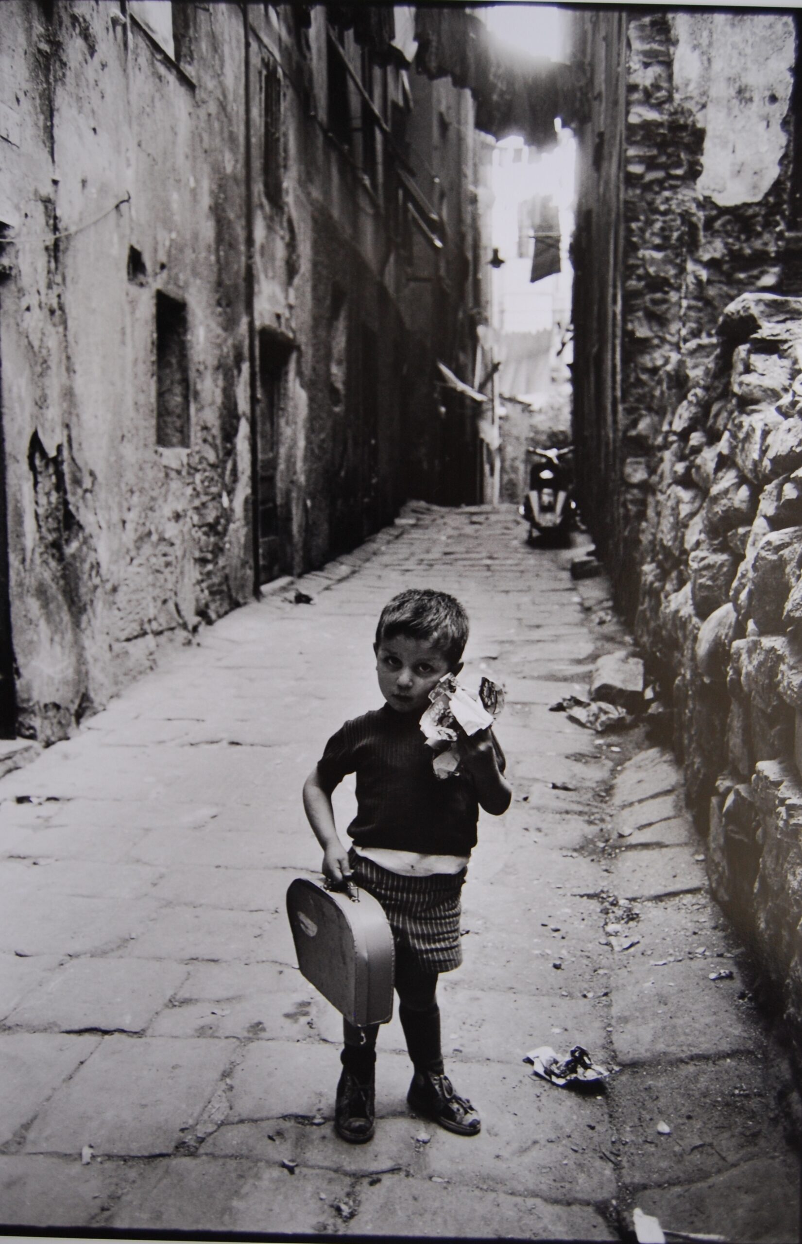 Lisetta Carmi,Bambino nei vicoli, Genova, 1966