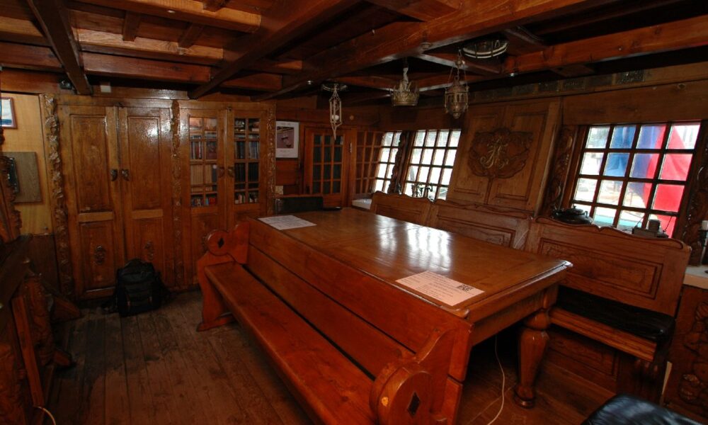FREGATA SHTANDART 010 Admirals cabin